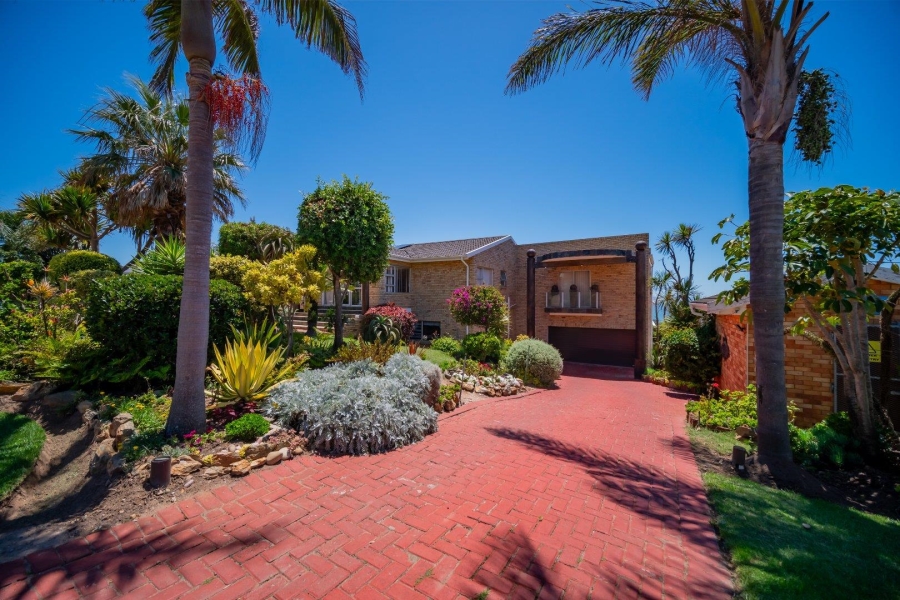 5 Bedroom Property for Sale in Wavecrest Eastern Cape